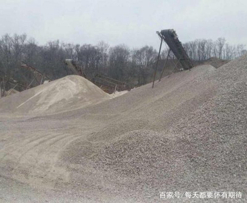 随着城市化进程的加快，建筑装饰材料的选择越来越多样化。今天就让我们一起探讨一下市场上常见的几种材料及其特点。